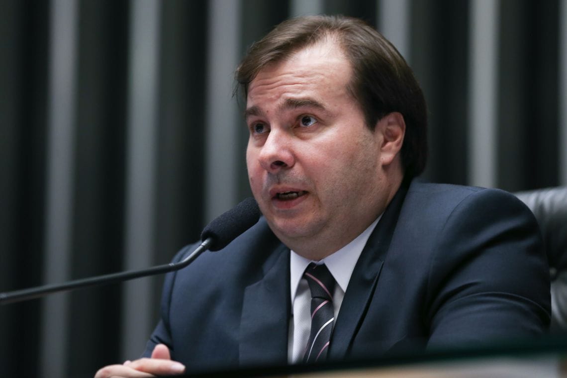 Rodrigo Maia avalia PEC para redução de salário e jornada do servidor público