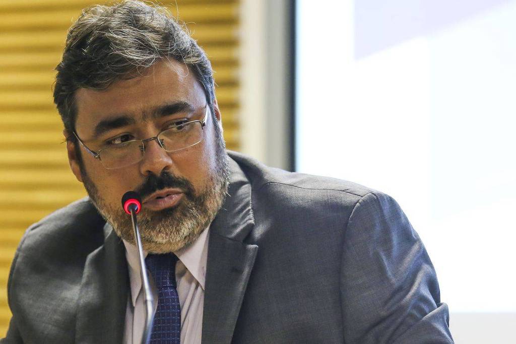 Durante a crise sanitária, os servidores públicos deveriam ter jornada e salário reduzidos? NÃO