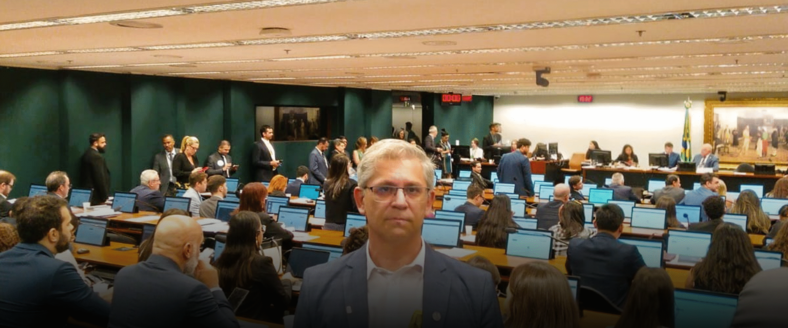 ANAJUS acompanha andamento do PL 4.303/2024, que transforma cargos vagos de Técnico em cargos de Analista no STJ