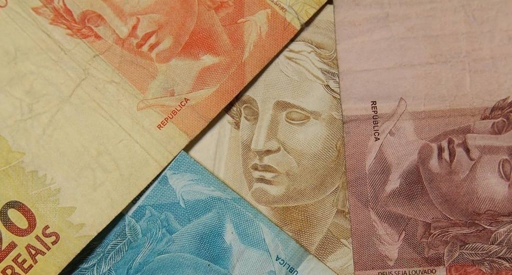 Adiamento de reajuste para 2020 valerá só para servidores civis