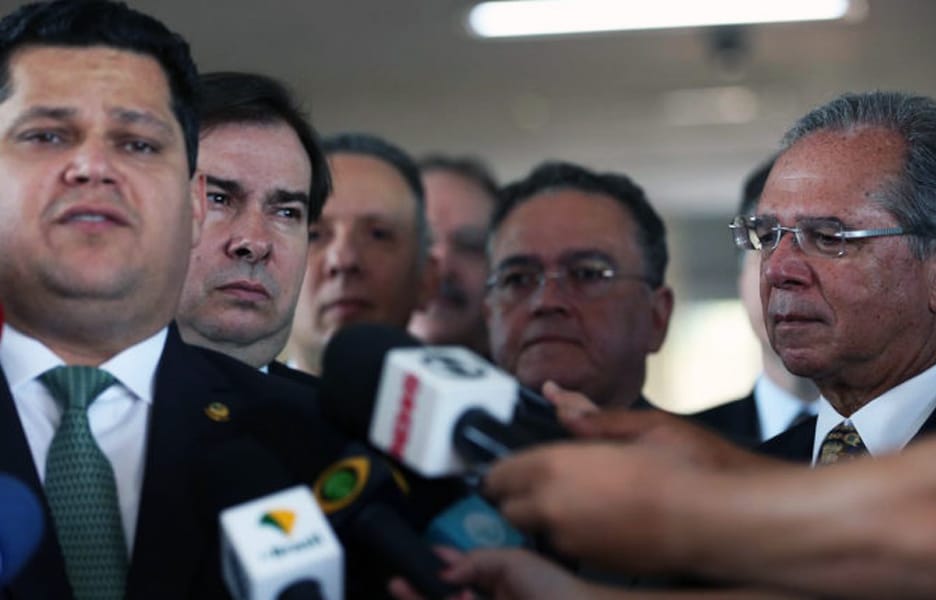 Maia promete mudanças na Câmara se governo não enviar reforma administrativa