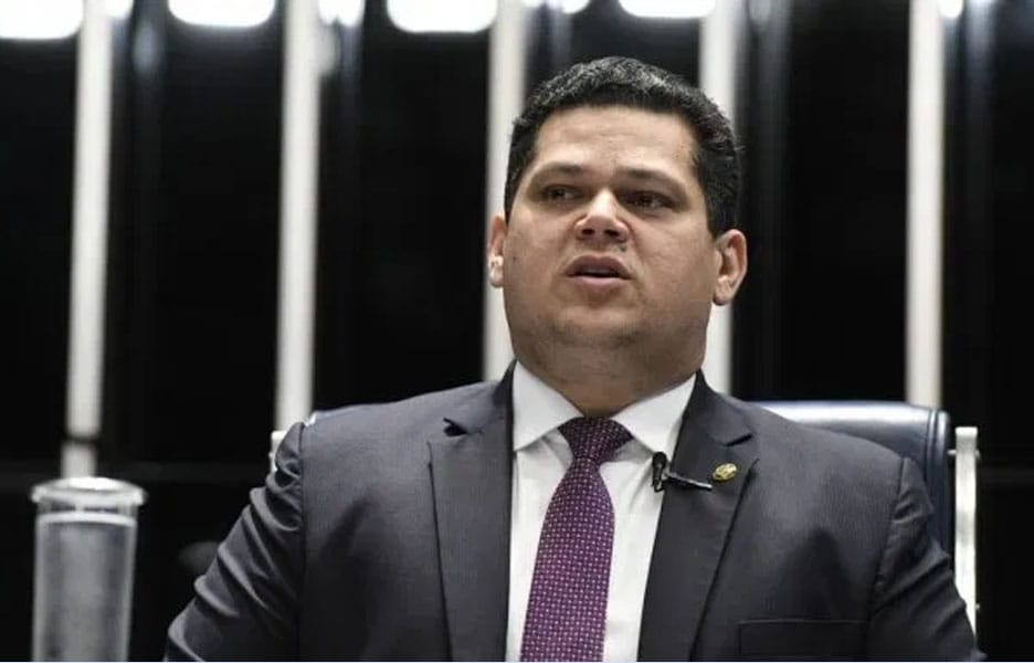 Davi Alcolumbre deve ser relator de plano de socorro a Estados com congelamento de salários de servidores