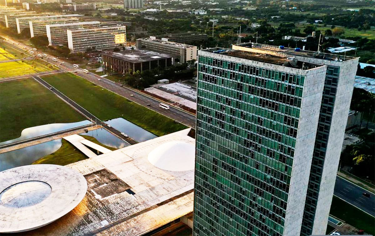 Frente apresenta emenda que protege concurso público