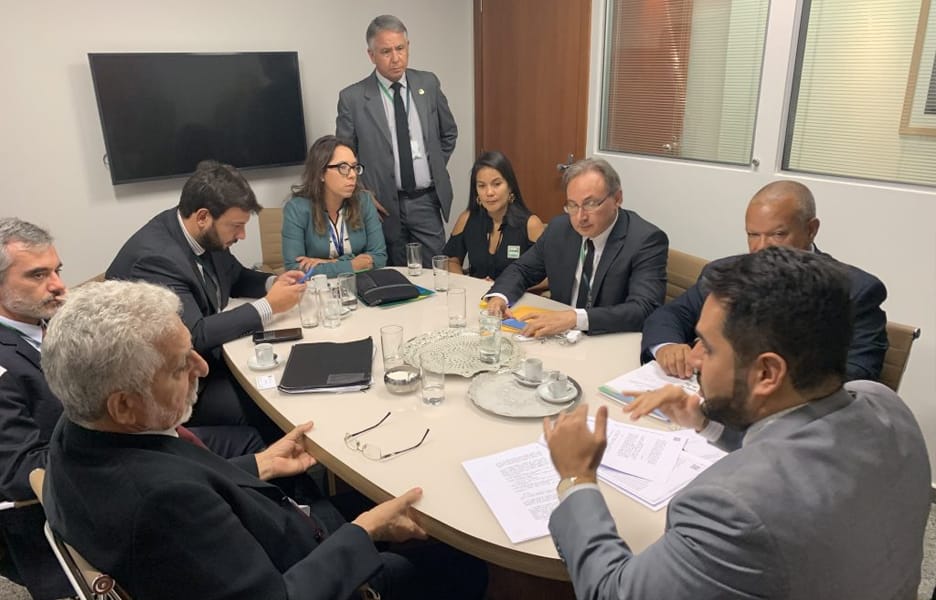 Fórum alerta para os prejuízos da PEC que reduz salários de servidores