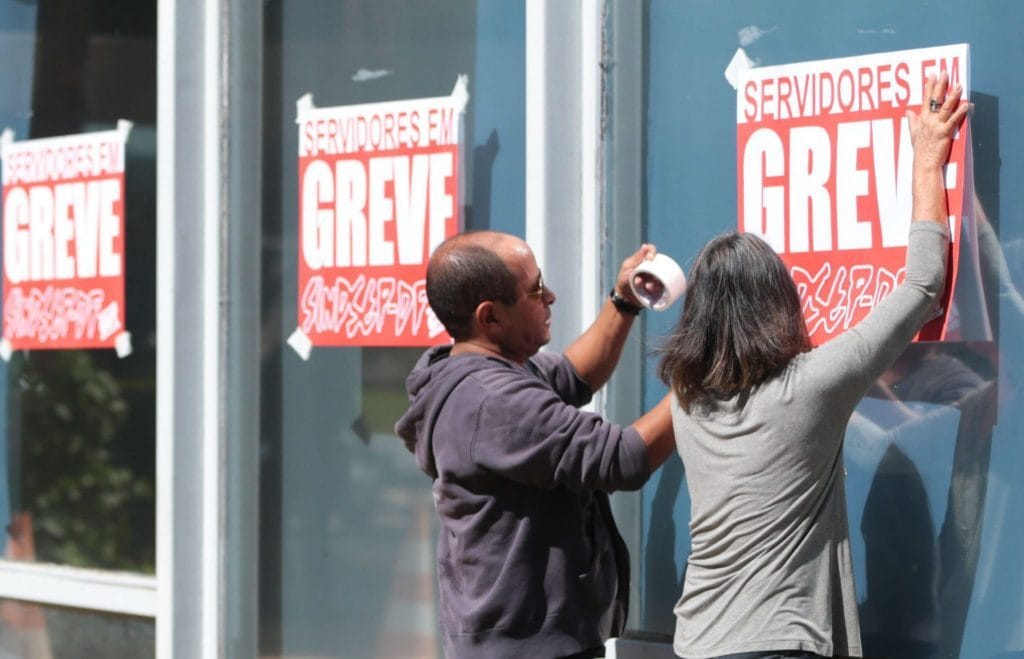 Bolsonaro suspende reajuste salarial prometido a carreiras policiais