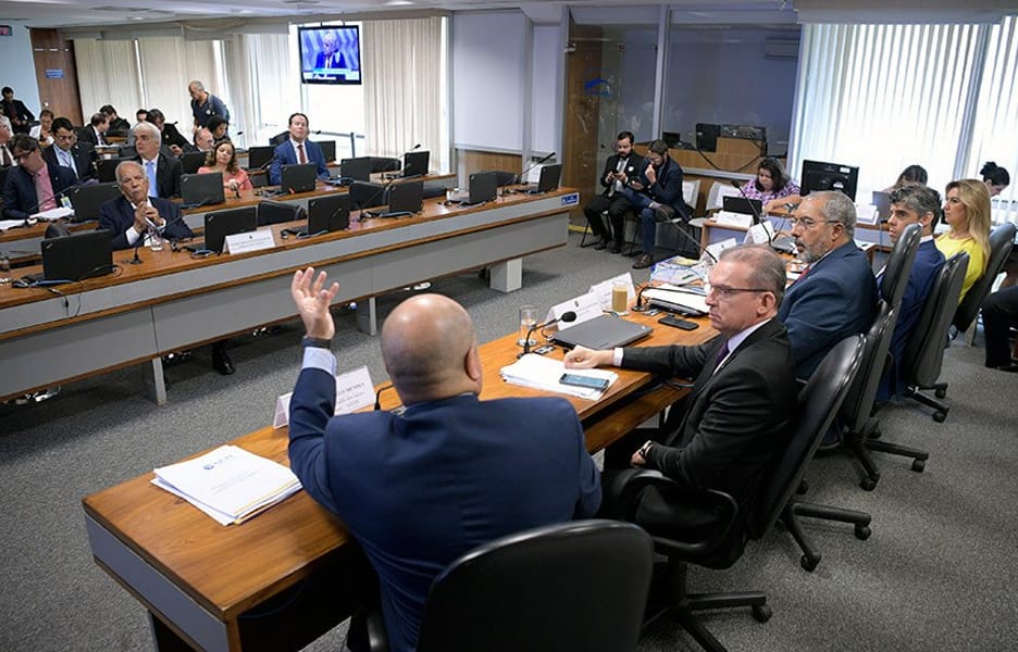 PEC Emergencial prioriza contas em vez do cidadão, afirmam debatedores
