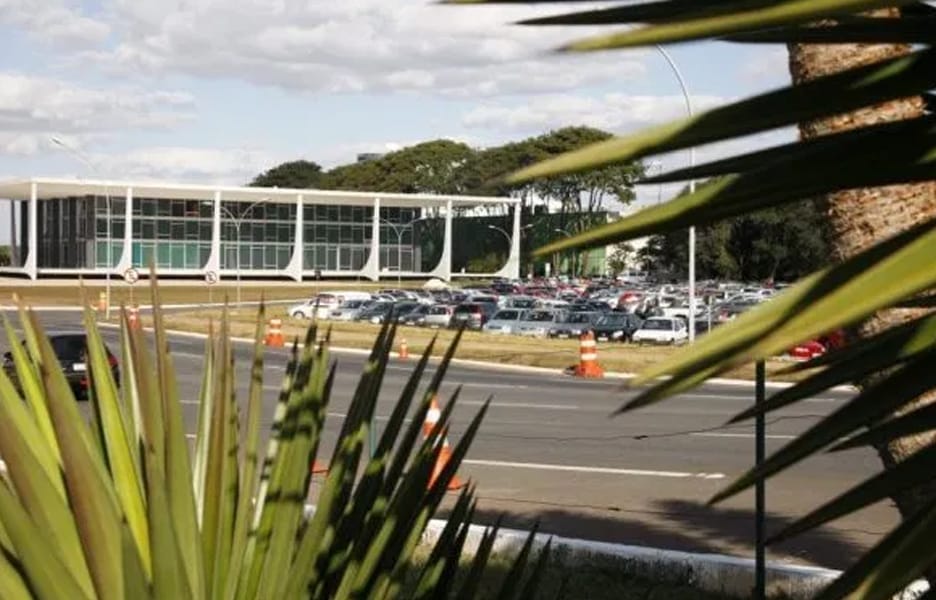 PDT também aciona STF contra congelamento de salários de servidores públicos