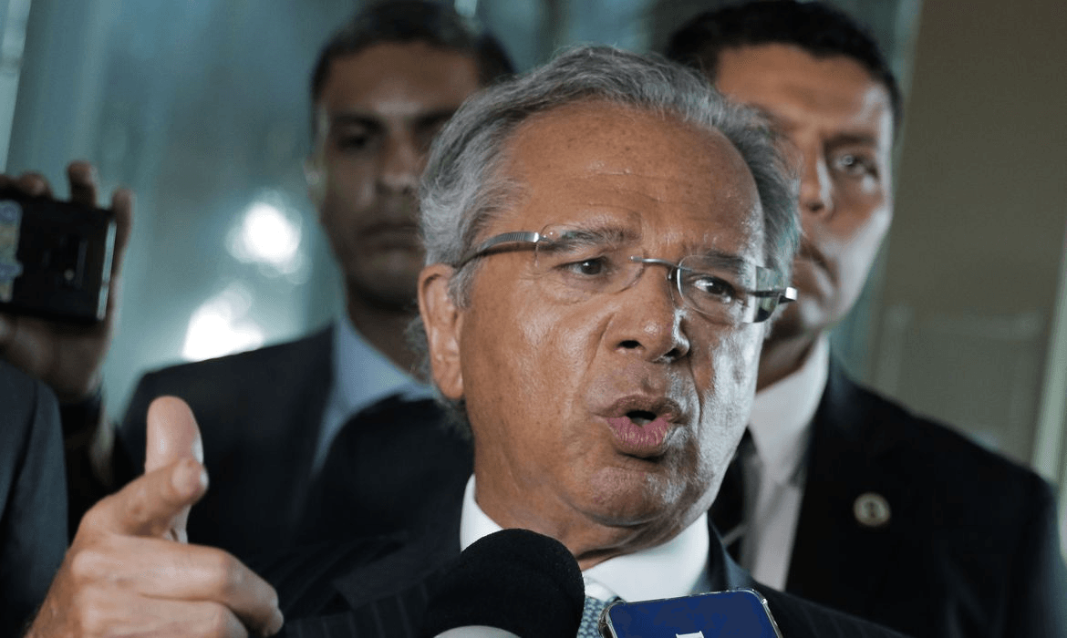 Guedes diz que governo só consegue dar aumento de 5% aos servidores