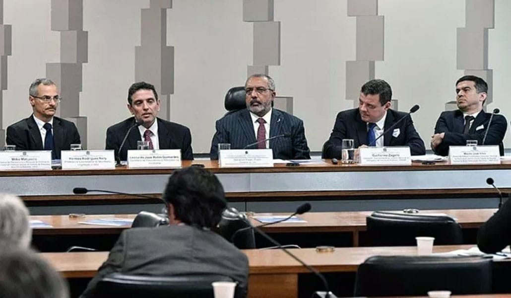 Bancos vão ficar com 62% da renda do trabalhador se capitalização for aprovada