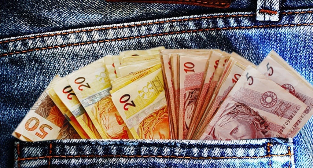 Veja como funcionários públicos e privados podem buscar na Justiça a correção do PIS/Pasep