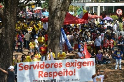 PT contesta no STF congelamento de salário de servidores públicos