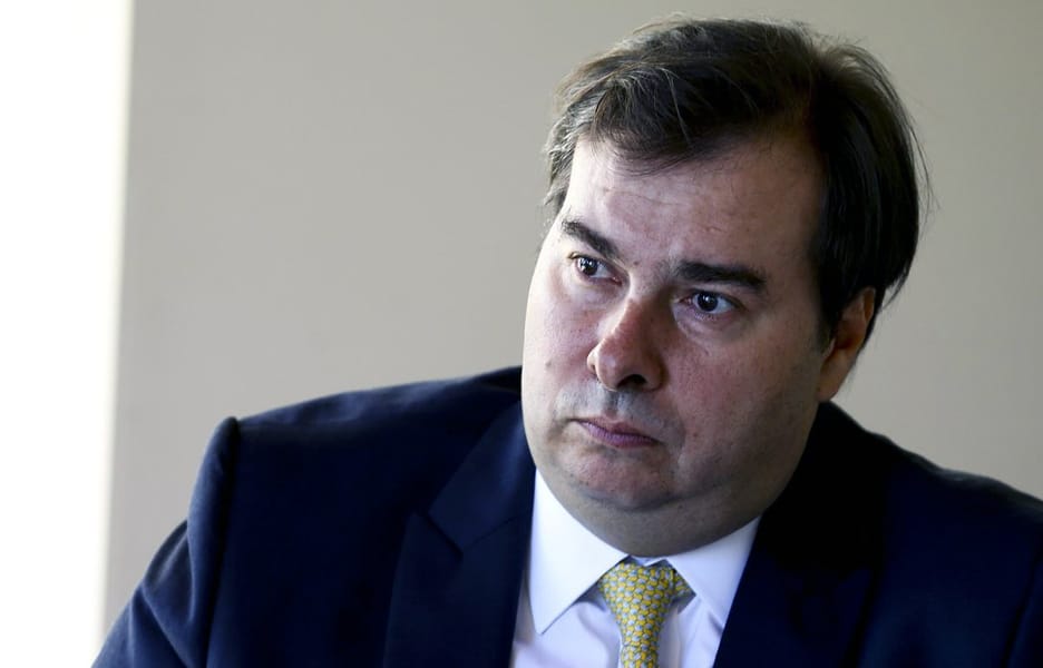 Maia defende debate sobre mais maldades contra servidores federais