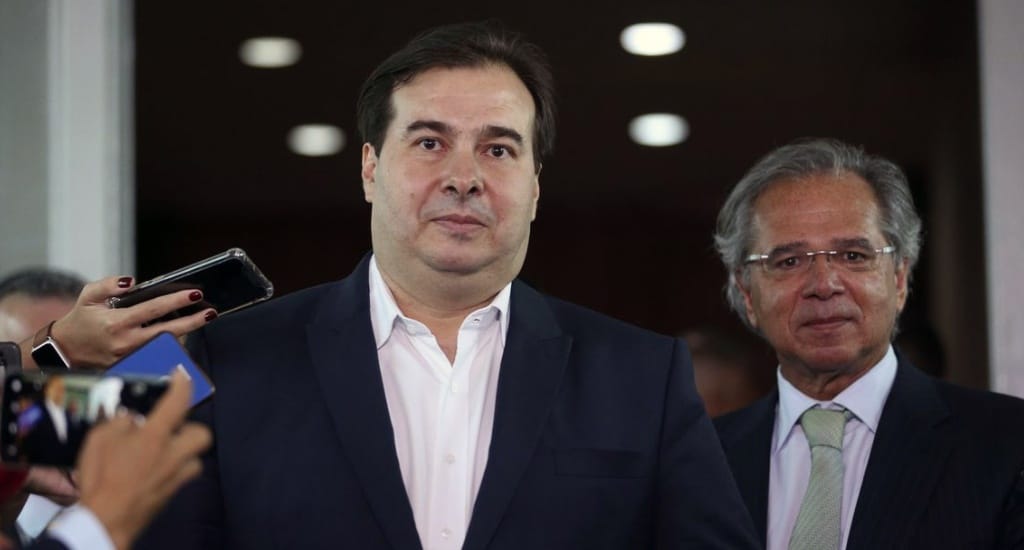 Após pressão de Rodrigo Maia, servidores se articulam contra a reforma administrativa