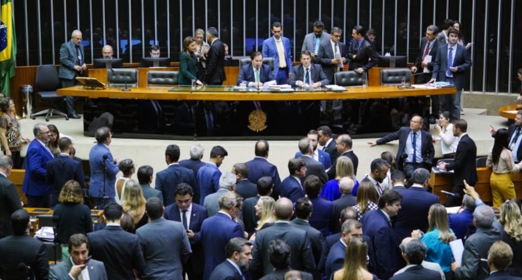 Câmara aprova projeto que define crimes de abuso de autoridade