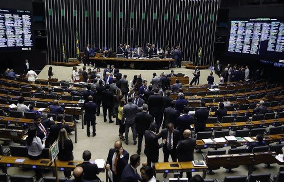 União quer pôr fim a progressão automática, diminuir salário e jornada e reduzir categorias