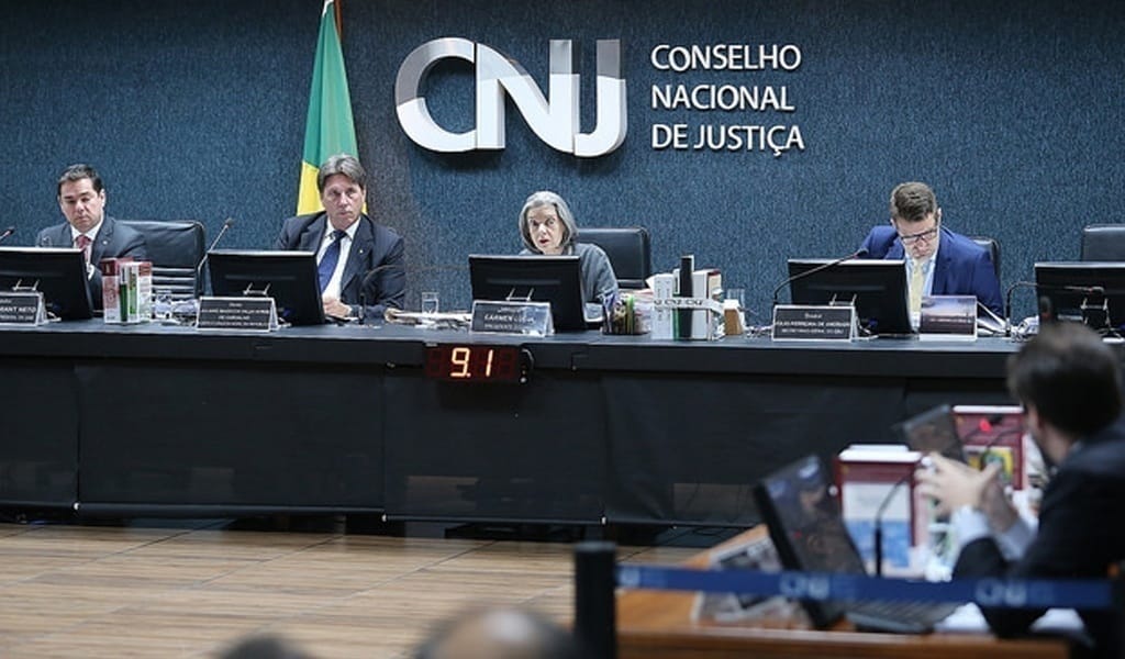 CNJ aplica pena de disponibilidade a juiz do Piauí por morosidade