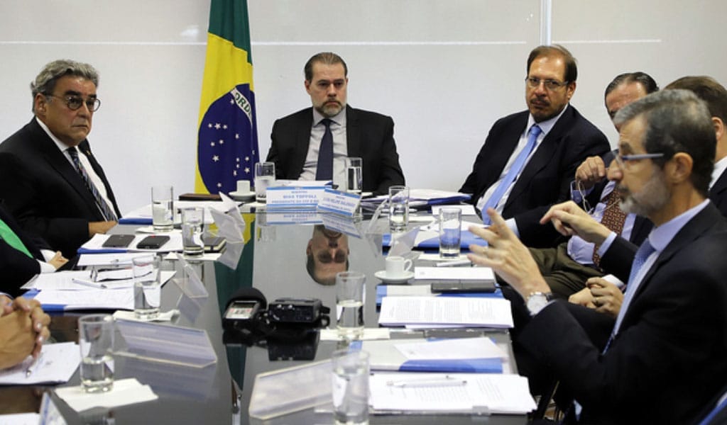 Justiça discute como conciliar dívidas de empresas e vida de trabalhadores