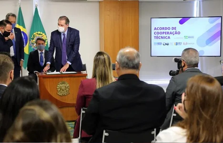 Judiciário e Executivo integram bases de dados do direito brasileiro