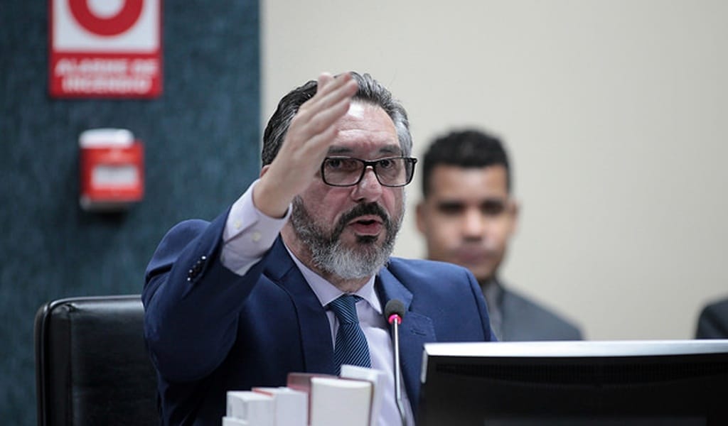 CNJ pune desembargador por venda de sentença em plantão