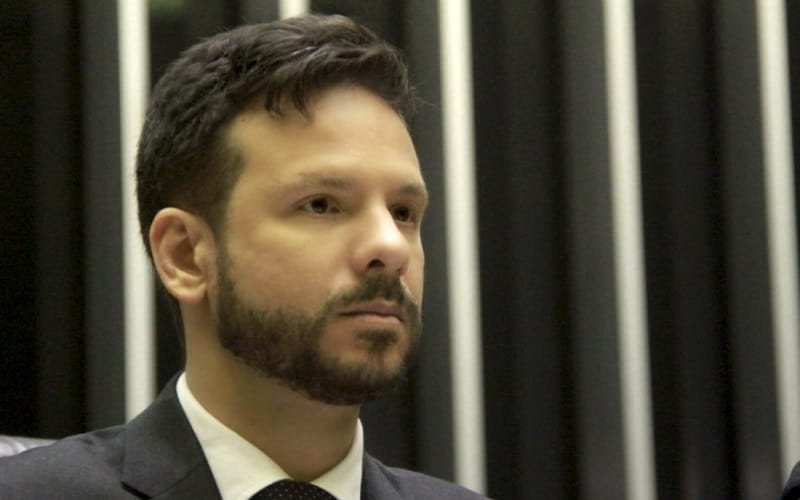 Reforma administrativa pode piorar serviços, diz Professor Israel