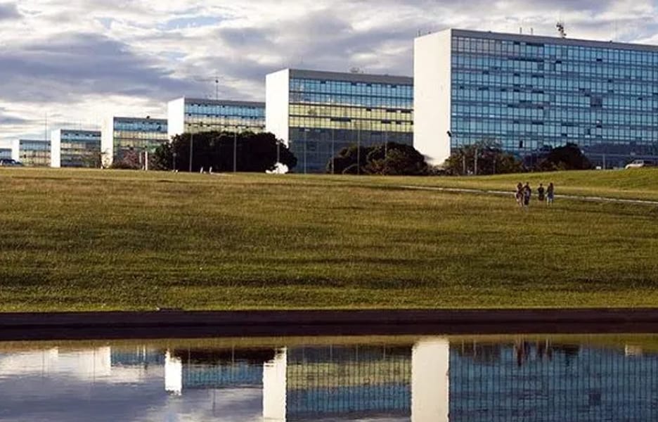 Reforma administrativa congela concursos públicos da União e de estados