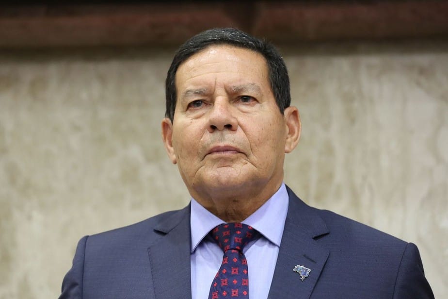 Reforma administrativa não vai mexer nos direitos de quem já está estabelecido, diz Mourão