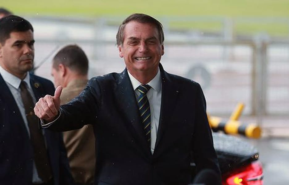 Governo só fará concursos públicos 'essenciais', diz Bolsonaro