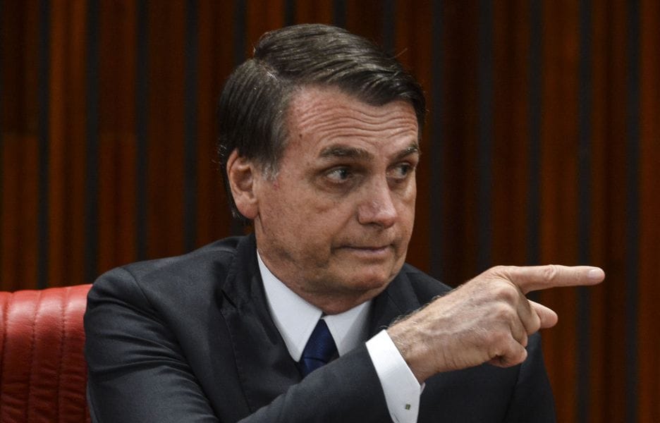 Após receber texto de reforma administrativa, Bolsonaro diz que passará a noite estudando