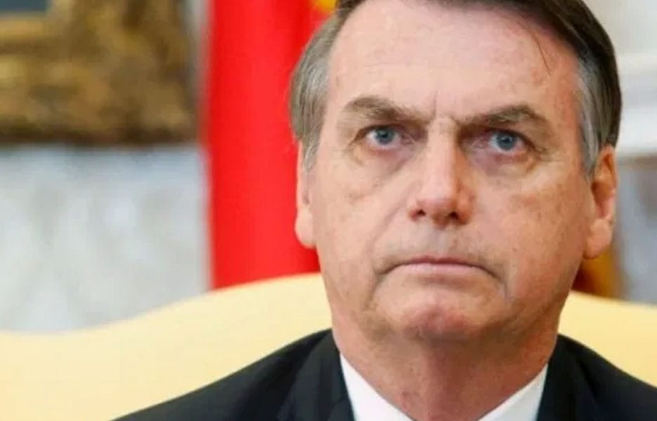 Bolsonaro sancionou socorro a Estados e barrou reajustes de servidores até 2021, diz Economia