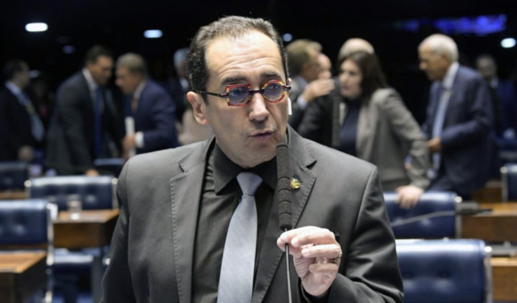 Kajuru acusa Gilmar de “vender sentenças”, e ministro pede providências. Veja o vídeo