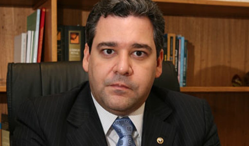 Analista e juiz publicam artigo sobre violência doméstica