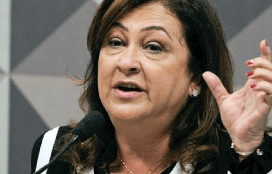 Mudanças nas regras de promoção automática podem valer para atuais servidores, diz Kátia Abreu