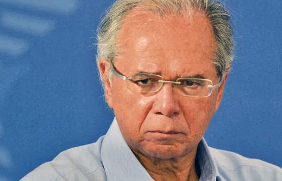 Guedes volta a defender defender que servidores públicos não tenham aumento salarial até o fim de 2021