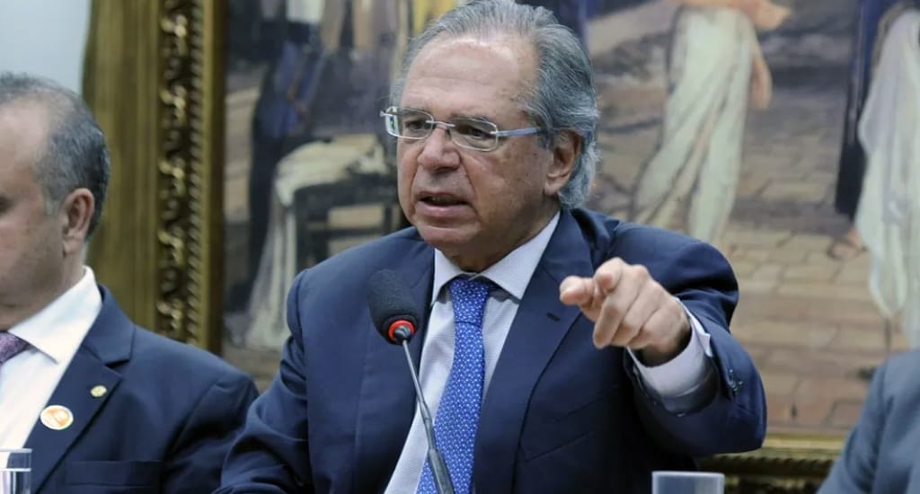 Ministro da Economia fala em 'travar' concursos públicos