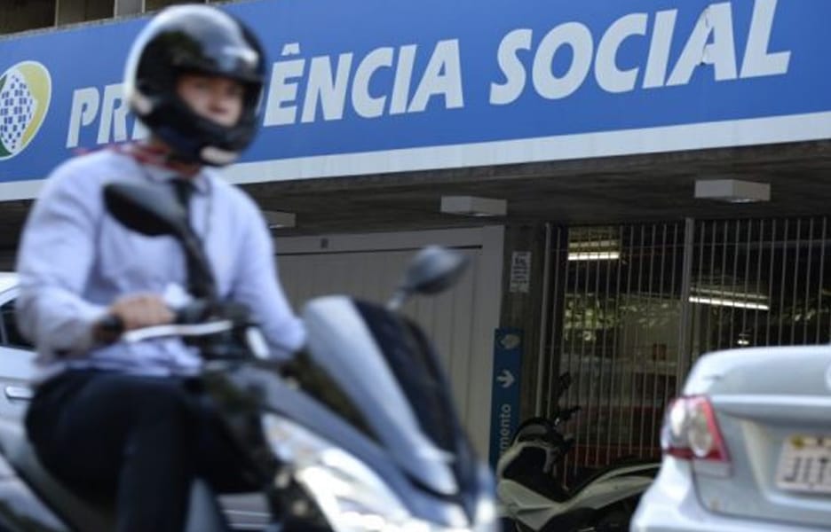 Filas do INSS só vão diminuir em 2021, na melhor das hipóteses