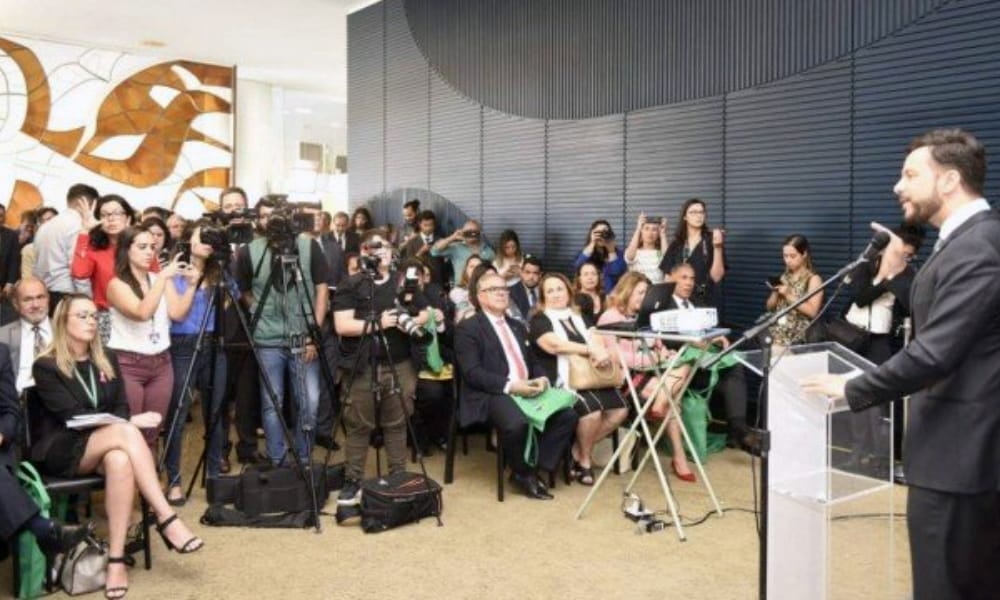 Reforma administrativa: Frente parlamentar apresenta estudo que defende servidor público