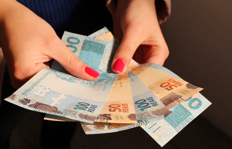 Entidade de servidores vai propor emendas contra a redução de salários