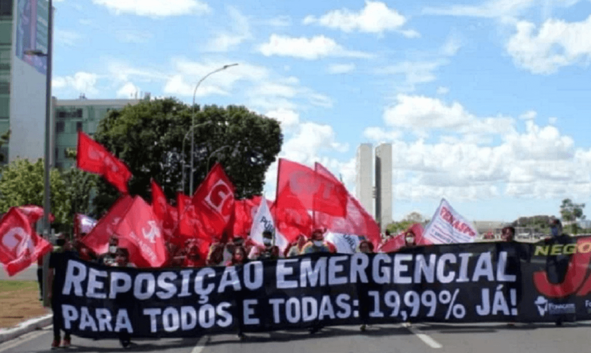 Bolsonaro pede em vão que os servidores não entrem em greve por recomposição salarial