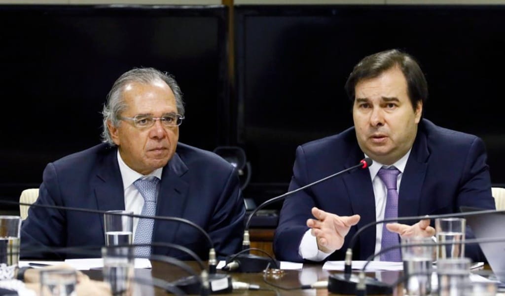 Maia quer definir meta de economia com reforma da Previdência