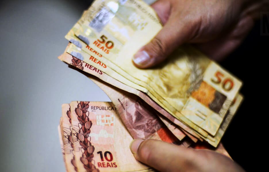 STF: Revisão de salário de servidores depende de previsão na LDO e na LOA