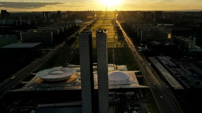 STF confirma que jornada e salário de servidor não podem ser cortados