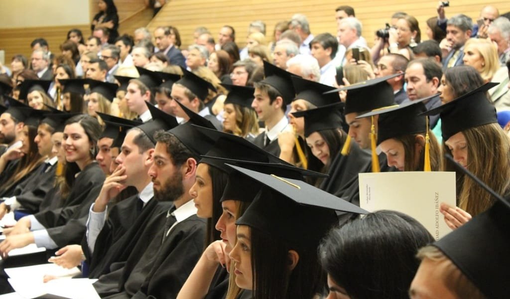 Somente nível superior no Judiciário: efetividade ou elitismo?