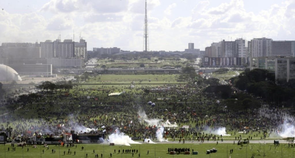Governo pretende cortar carreiras e mudar regras de estabilidade para servidores