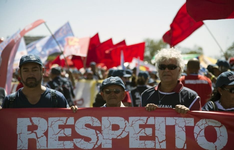 Servidores usam o peso do voto contra reforma administrativa