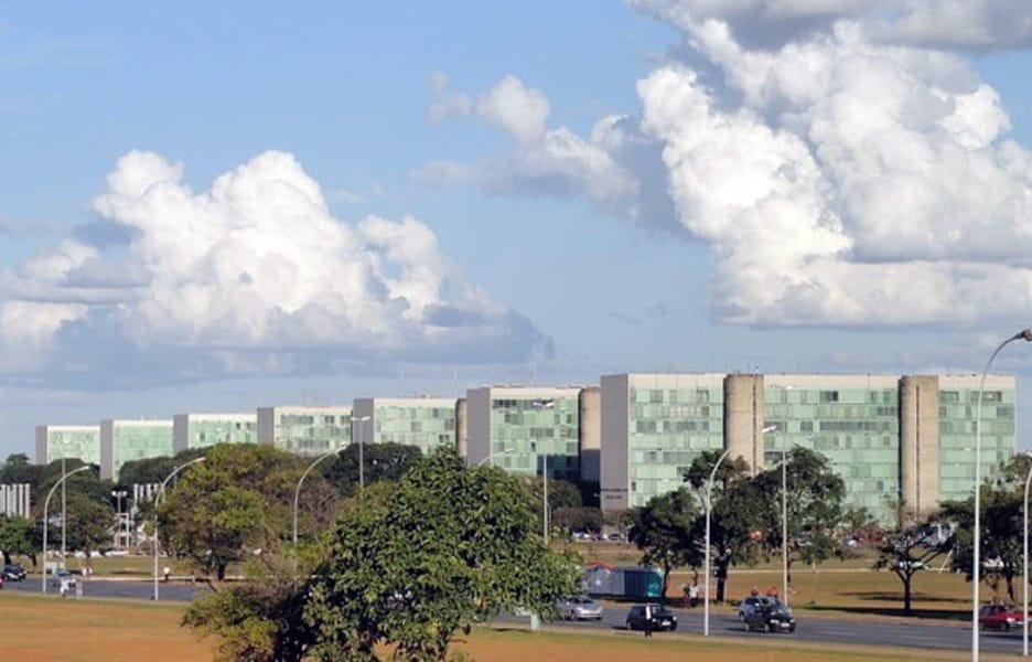 Bolsonaro mantém reajuste a servidores públicos, mas sem indicar categorias