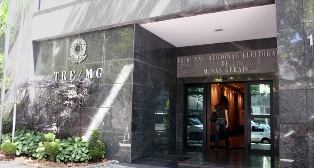 Justiça Federal condena União a devolver auxílio-creche descontados de 23 analistas do TRE-MG