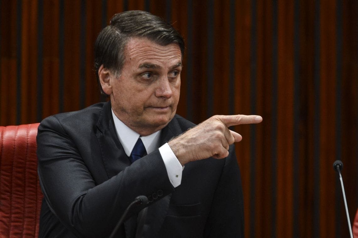 Bolsonaro sanciona lei que proíbe reajuste a servidores públicos até 2021